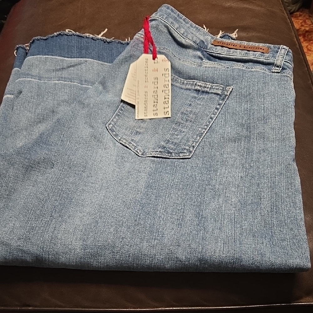 Stylish Blue Cropped Jeans